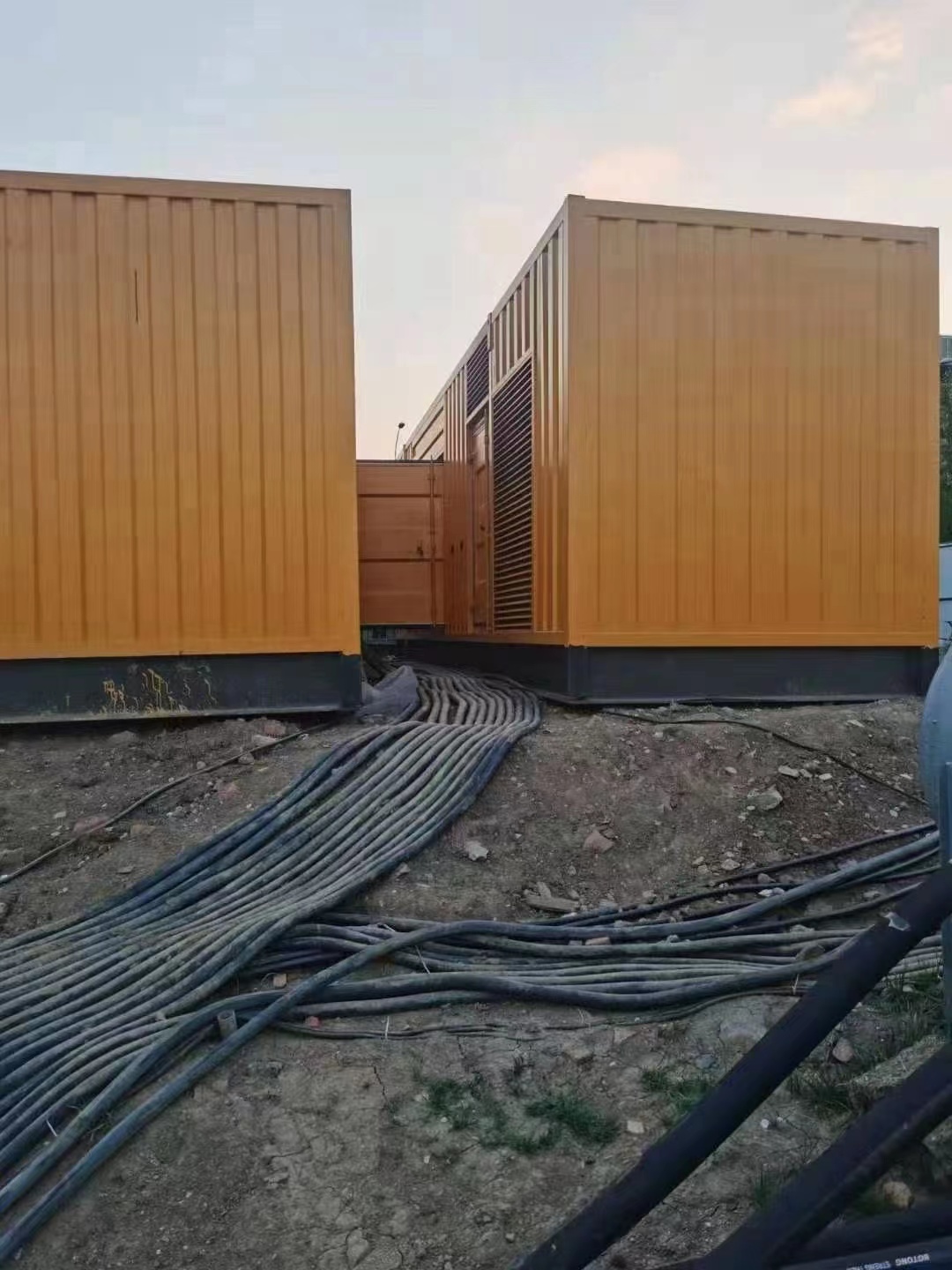 800KW發(fā)電機(jī)出租價(jià)格（）租賃發(fā)電機(jī)底價(jià)