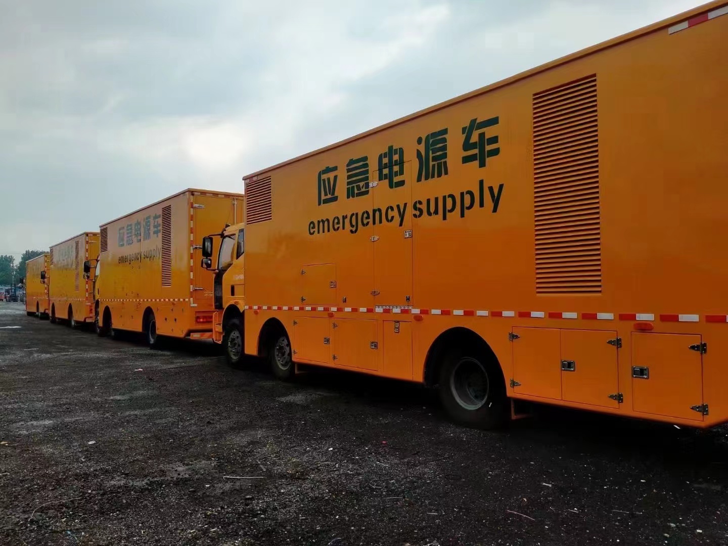 直供發(fā)電機(jī)出租（專業(yè)技師調(diào)試）移動(dòng)發(fā)電車租賃