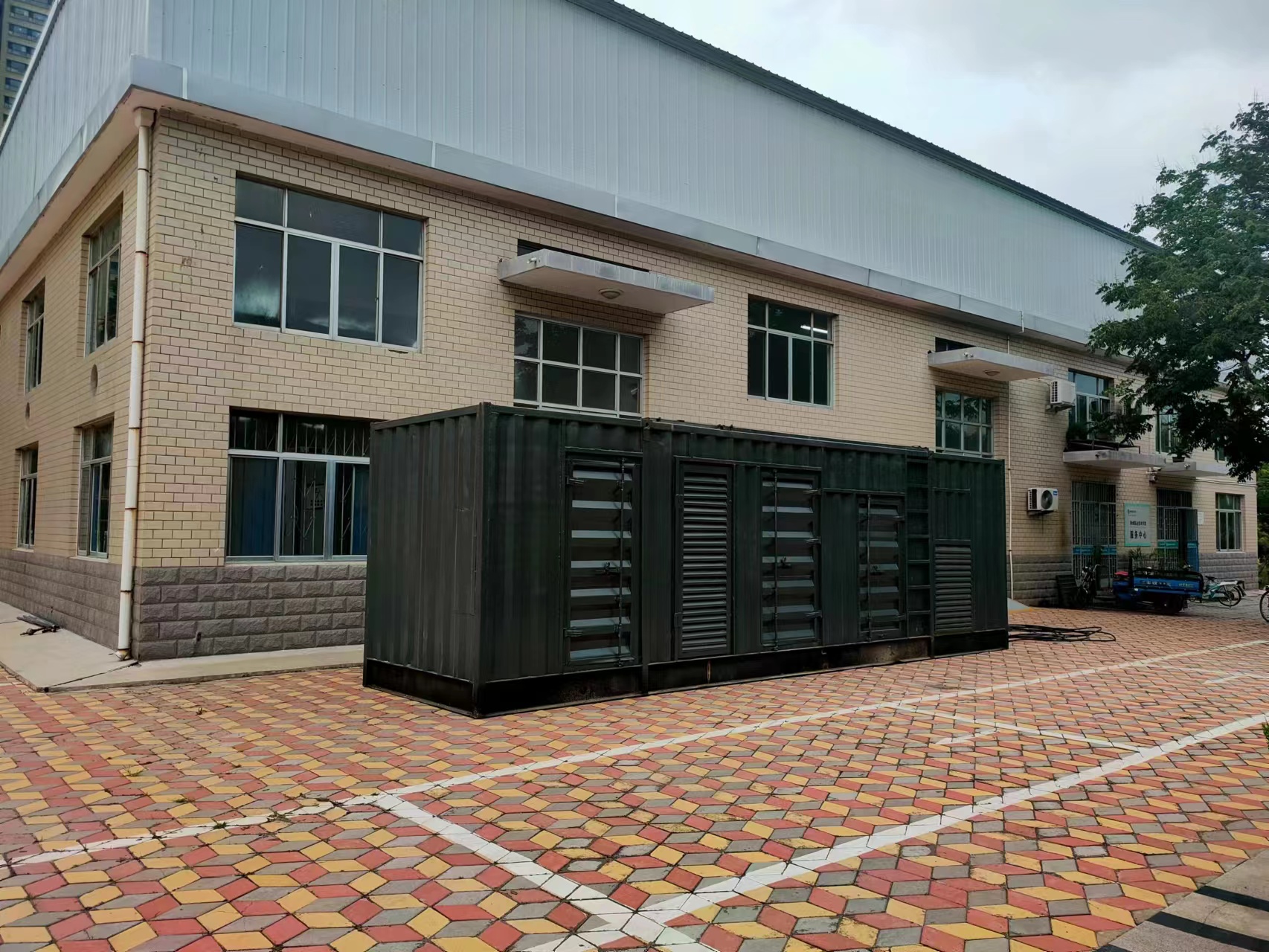發(fā)電機(jī)出租供應(yīng)商（低噪音環(huán)保型）UPS電源出租