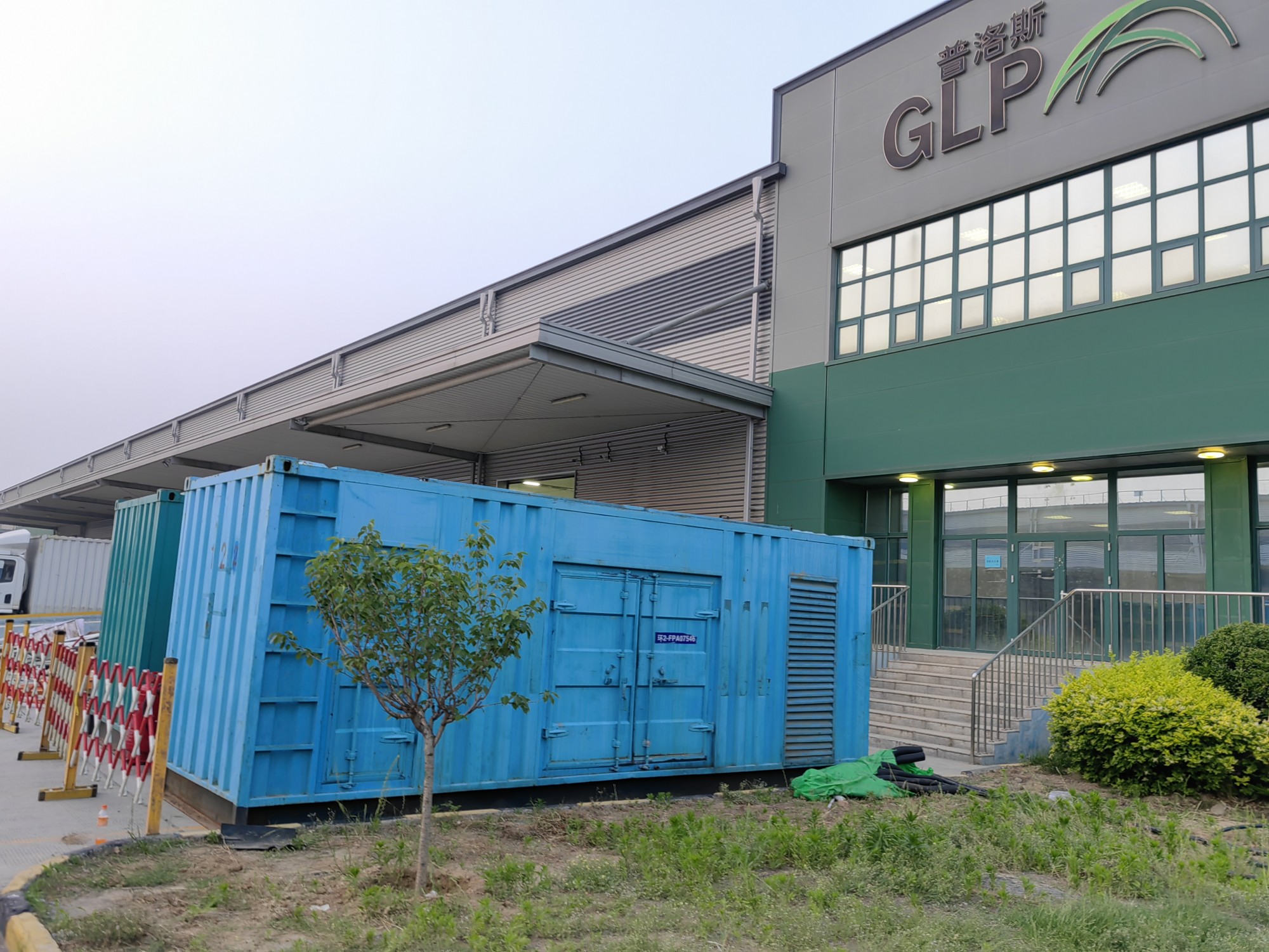 200KW發(fā)電機出租租賃400KW發(fā)電機電纜線出租UPS電源出租,【300kw發(fā)電機租賃】服務熱情