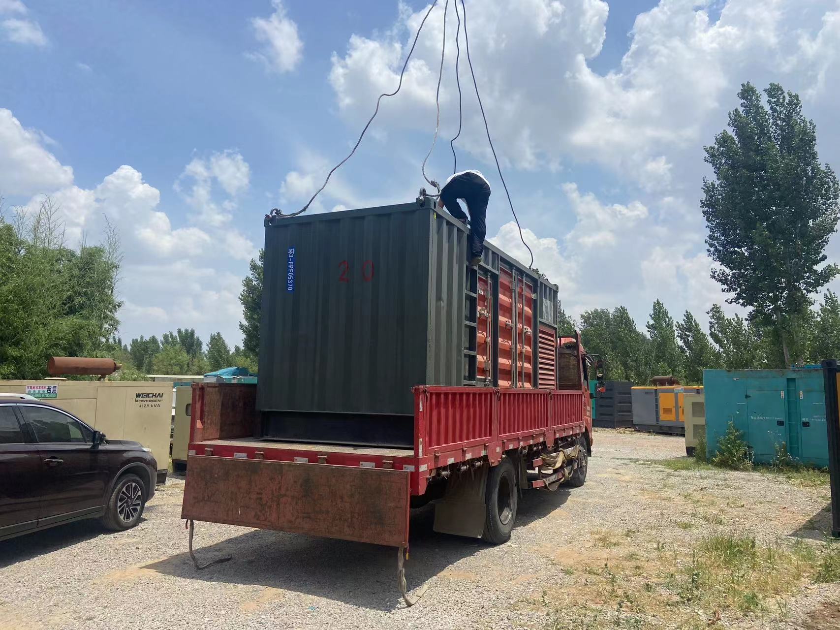 200KW發(fā)電機(jī)出租租賃400KW發(fā)電機(jī)電纜線出租UPS電源出租,本地發(fā)電機(jī)出租高性價比