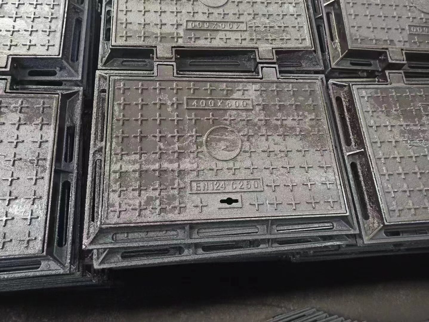 自治區(qū)輕型700*800井蓋現(xiàn)貨批發(fā)建通鑄造廠家