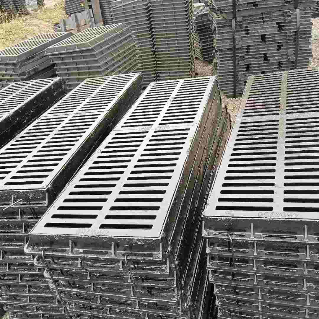?300*500*30鑄鐵蓋板在線報(bào)價(jià)建通鑄造廠家專心專注專業(yè)