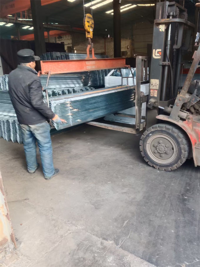 波形护栏喷塑波形护栏严谨工艺