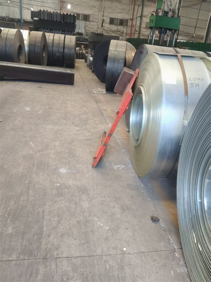 波形护栏_波形梁钢护栏选择大厂家省事省心