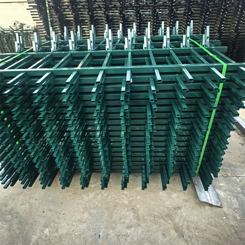 锌钢草坪护栏折弯草坪护栏大量现货供应