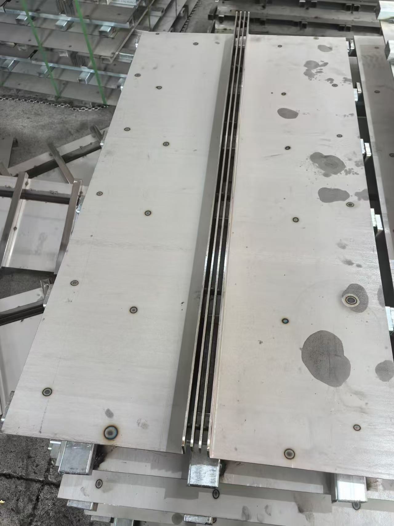 井盖_铸铁沟盖板源头厂家直销