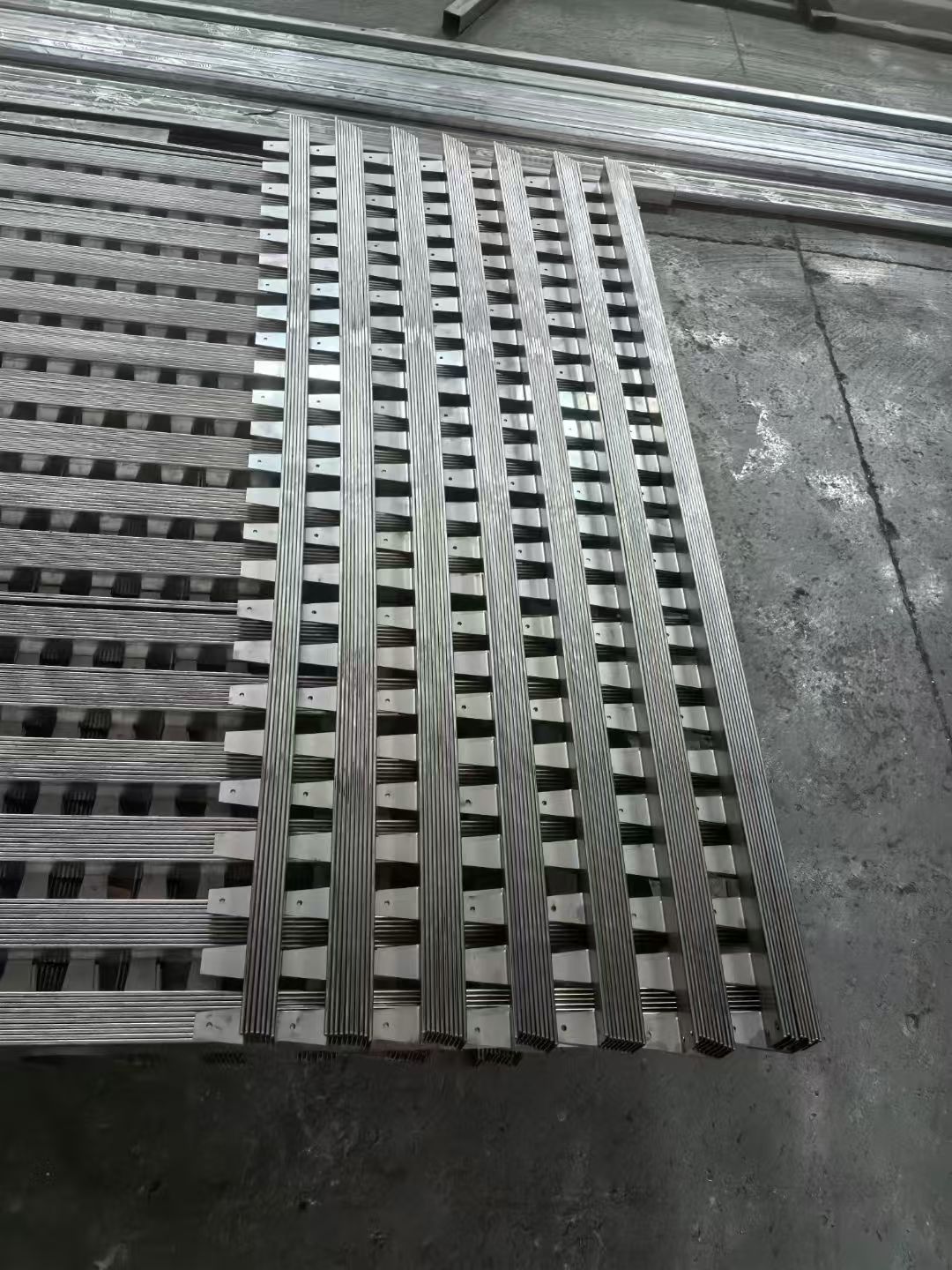 井盖_铸铁沟盖板源头厂家直销