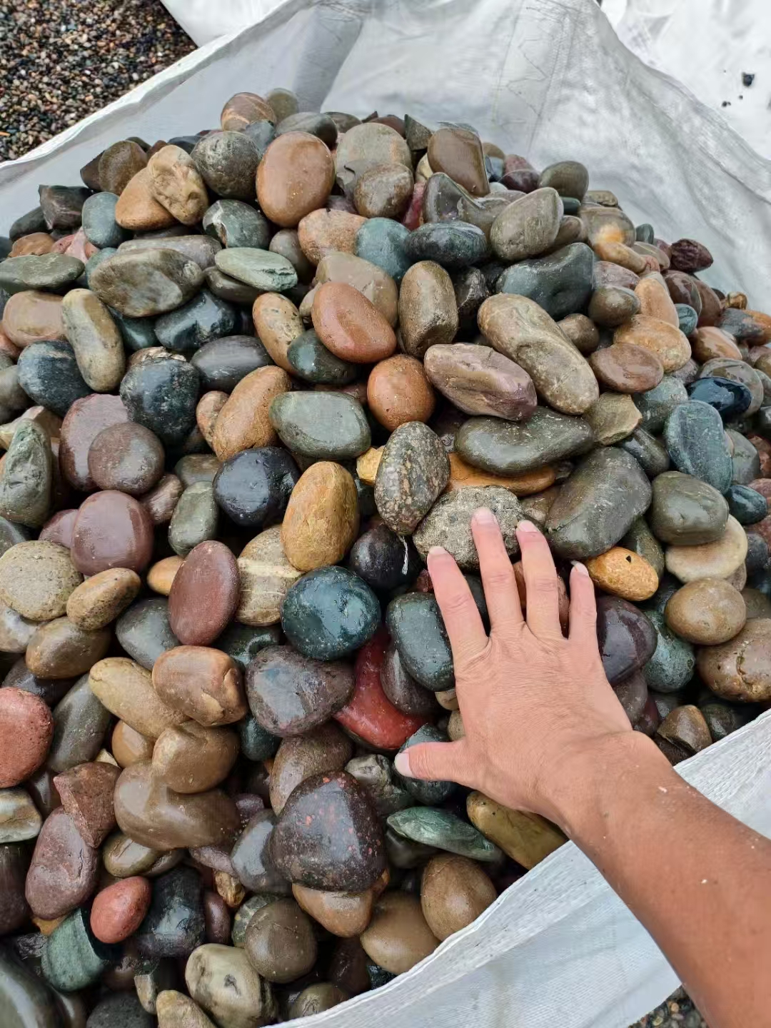 鹅卵石滤料如何选卸货