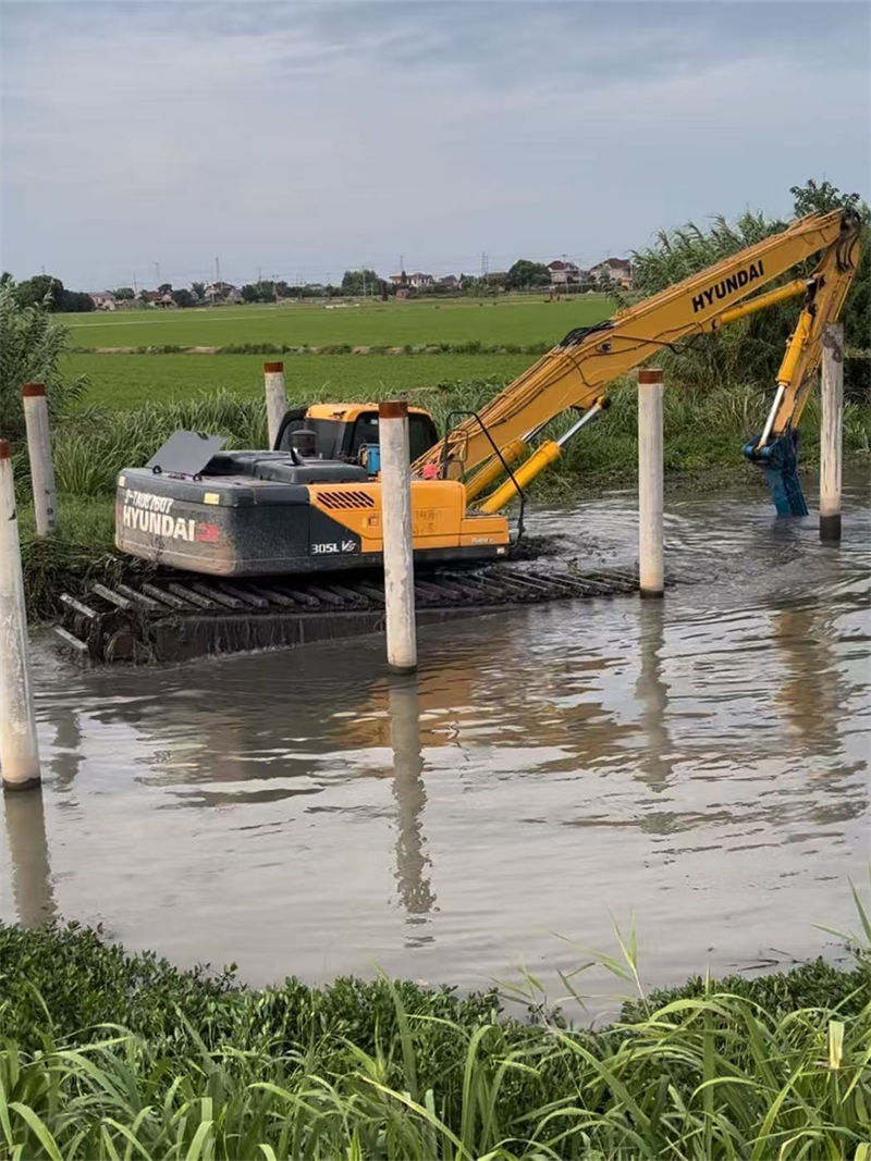 水上光伏打桩机水上钢板桩打桩机施工队先进的技术