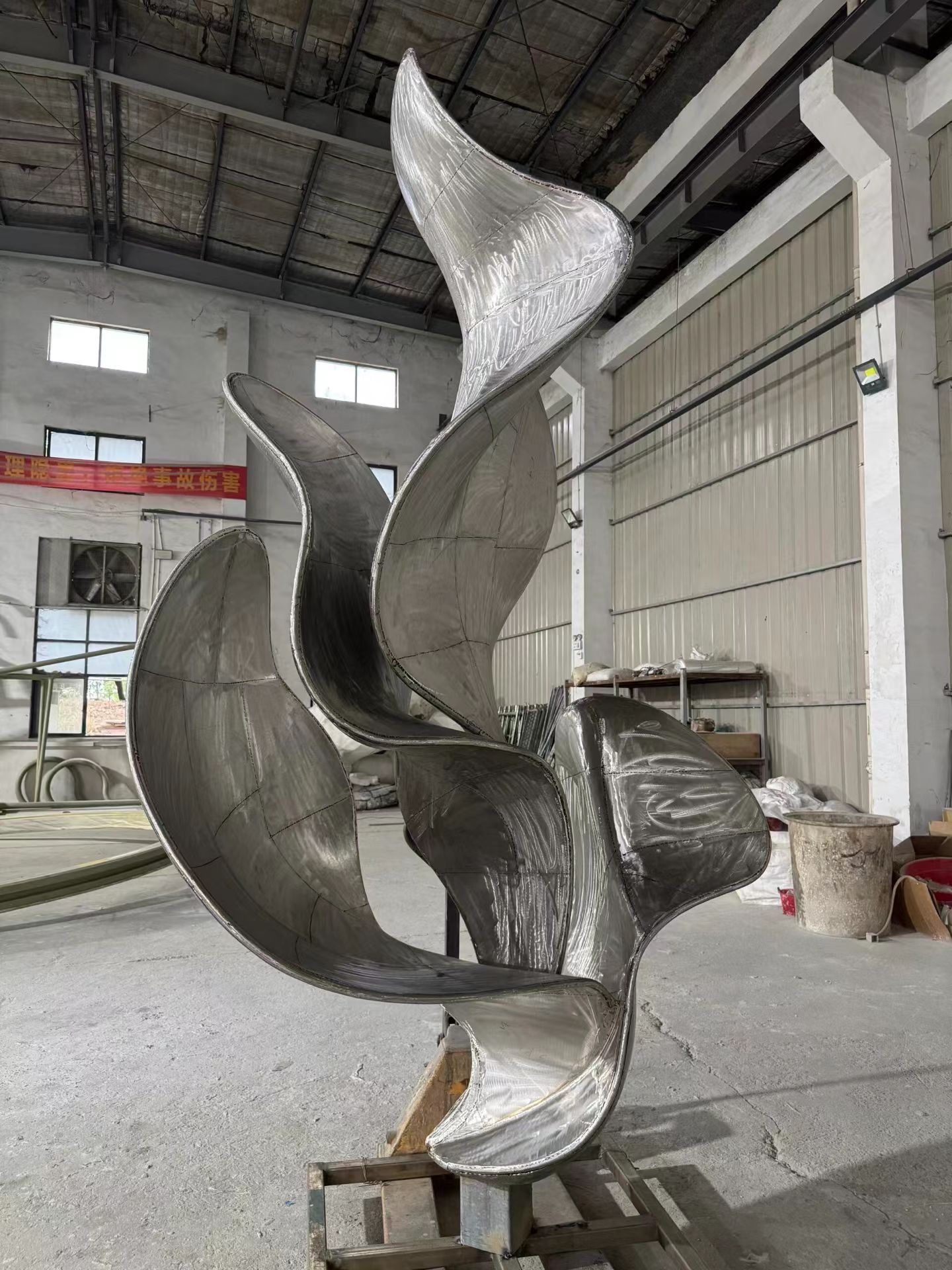 不锈钢雕塑不锈钢人物雕塑生产厂家