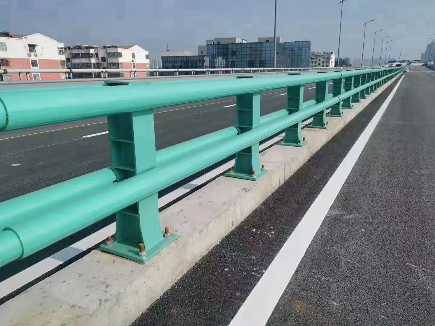 護(hù)欄 城市景觀防護(hù)欄細(xì)節(jié)嚴(yán)格凸顯品質(zhì)