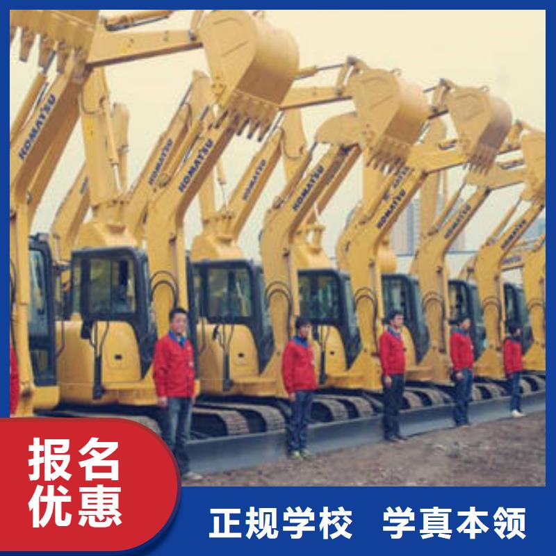 唐山市挖掘機鉤機學(xué)校實訓(xùn)為主軍事化管理封閉式校園