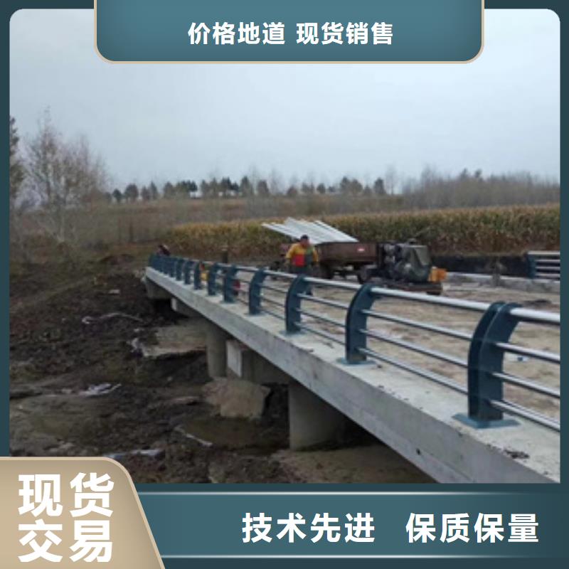 201不銹鋼復(fù)合管道路防撞護(hù)欄廠家批發(fā)用心做品質(zhì)