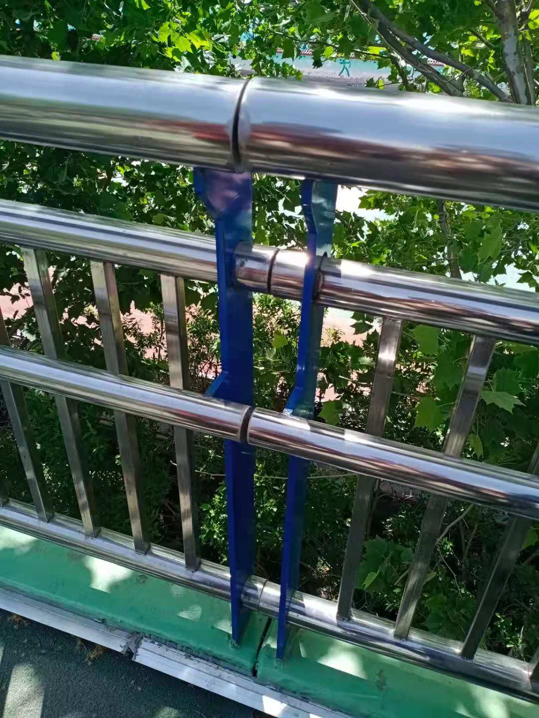 燈光護(hù)欄圖紙
